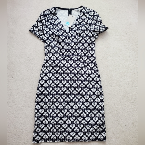Boden Dresses & Skirts - NWT Boden Navy and White Floral V-neck Pocket Dress sz2